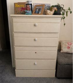 Cream color wood dresser $20 available now for pick up