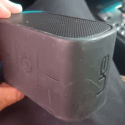 PORTABLE SPEAKER