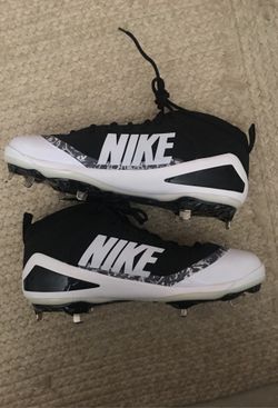 Nike Men’s Force Zoom Trout 4 Mid Metal Baseball Cleats