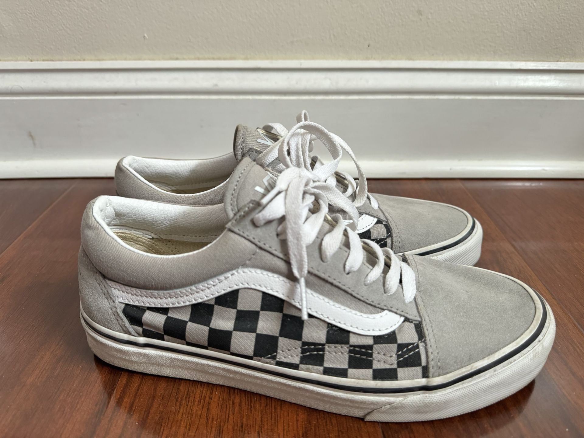 Used Vans Old Skool Checkered Unisex! Size men 8.5/ women’s 10(cash & pick up only)