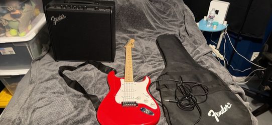 Squier Stratocaster + Fender Mustang LT25 Bundle – Excellent Condition