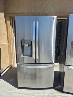 Smart Lg French Door Refrigerator With Water And Ice Dispenser