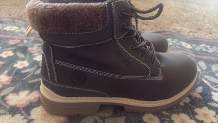 Size 7.5 Hiking Boots