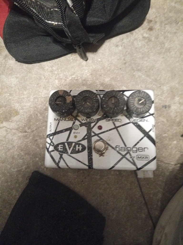 E V H flanger pedal