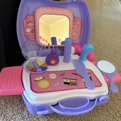 Girl’s Play MAKE UP KIT Like new