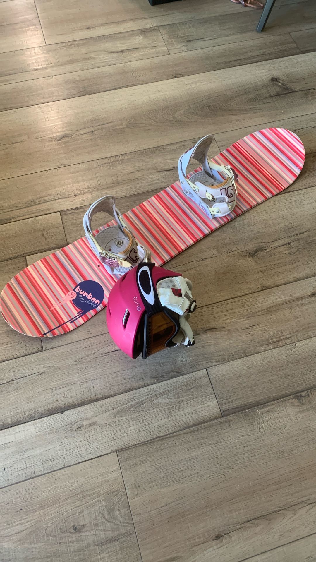 Kids, Burton, Snowboard, and helmet 111cm