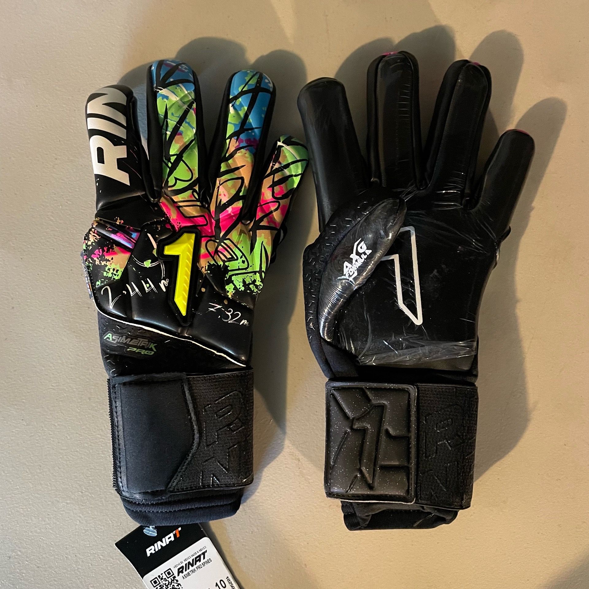 Rinat Pro Soccer Goalie Gloves - Size 10