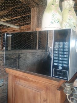 Microwave like new used a couple times  works great