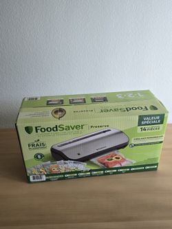FoodSaver 14-Piece Starter Kit with Vacuum Seal Roll and Bags