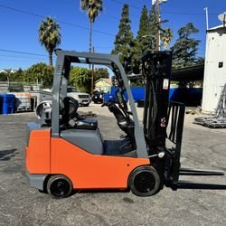 4,000 LB CAPACITY TOYOTA PROPANE FORKLIFT 