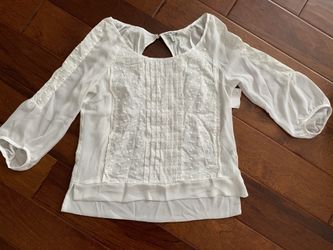 New very pretty American Eagle ladies medium very lightweight with a beautiful trimming see-through on the arm and opening in the back of the neck