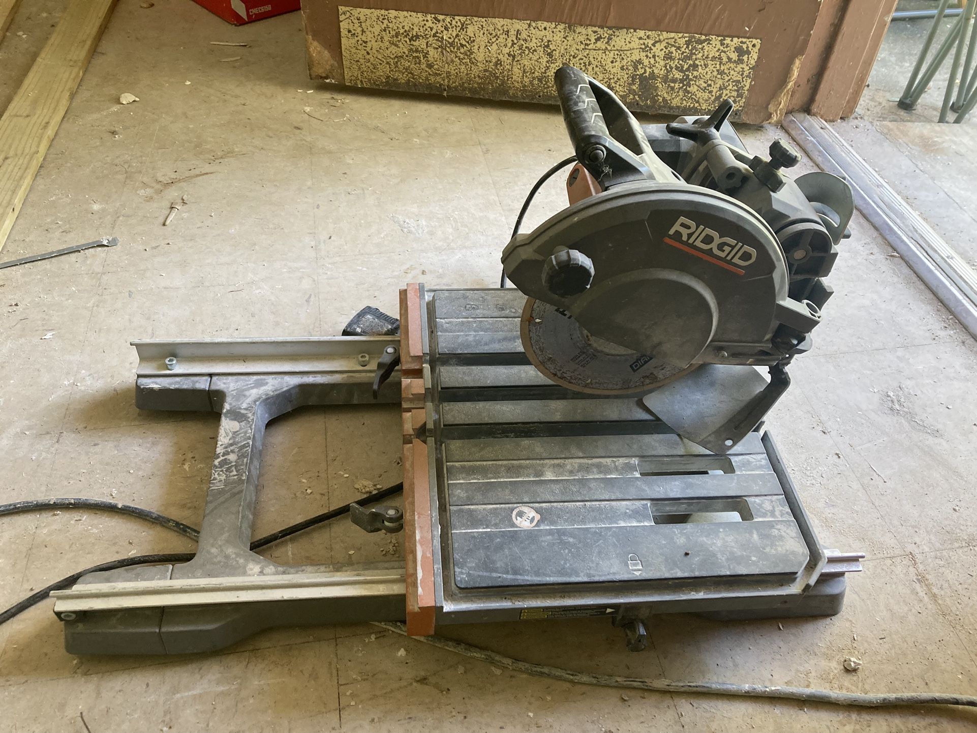 RIDGID 8” Wet Tile Cutter