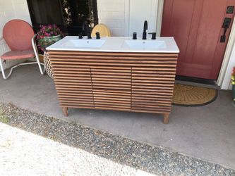 Bathroom vanity
