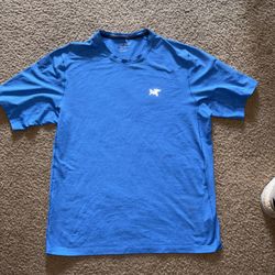 Arc’teryx Men’s Blue Tech Tee Size M