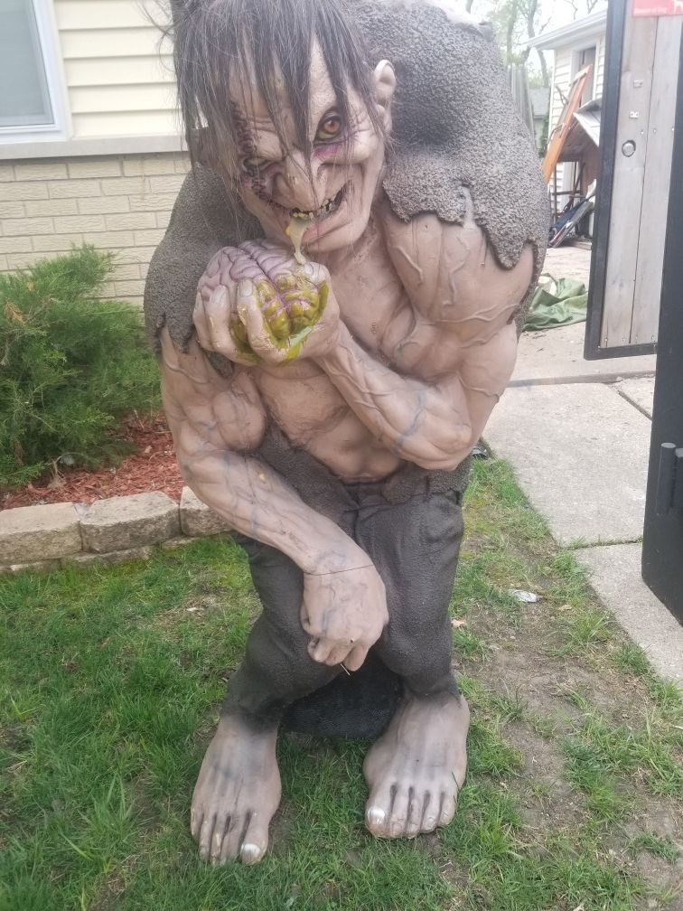 HALLOWEN PROP IGOR HUNCHBACK