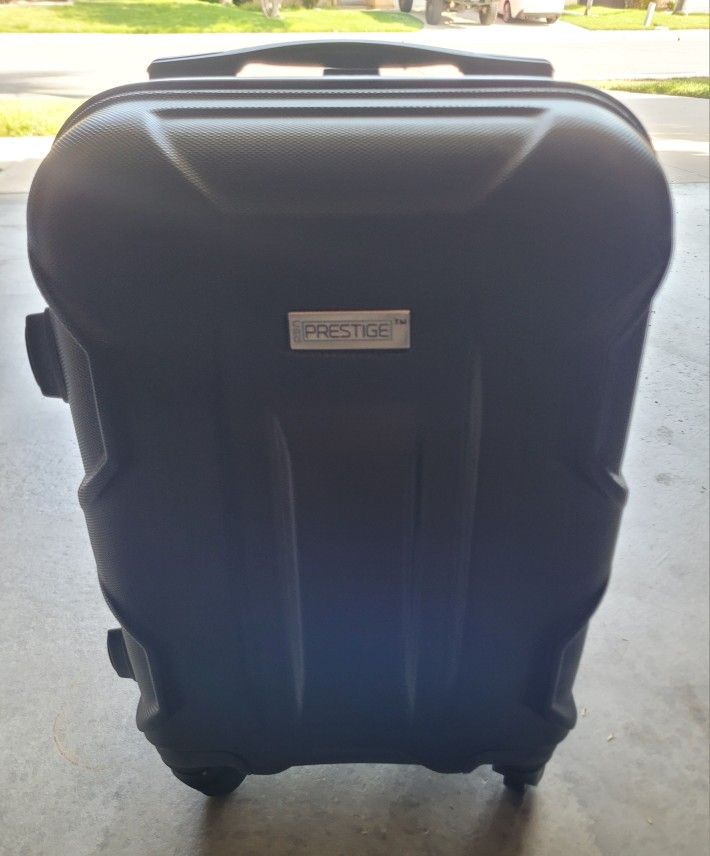 20" carry on suitcase