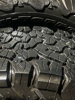 Tengo 2 llantas todo terreno bfgoodrich all Terrain ko2  LT23585R16