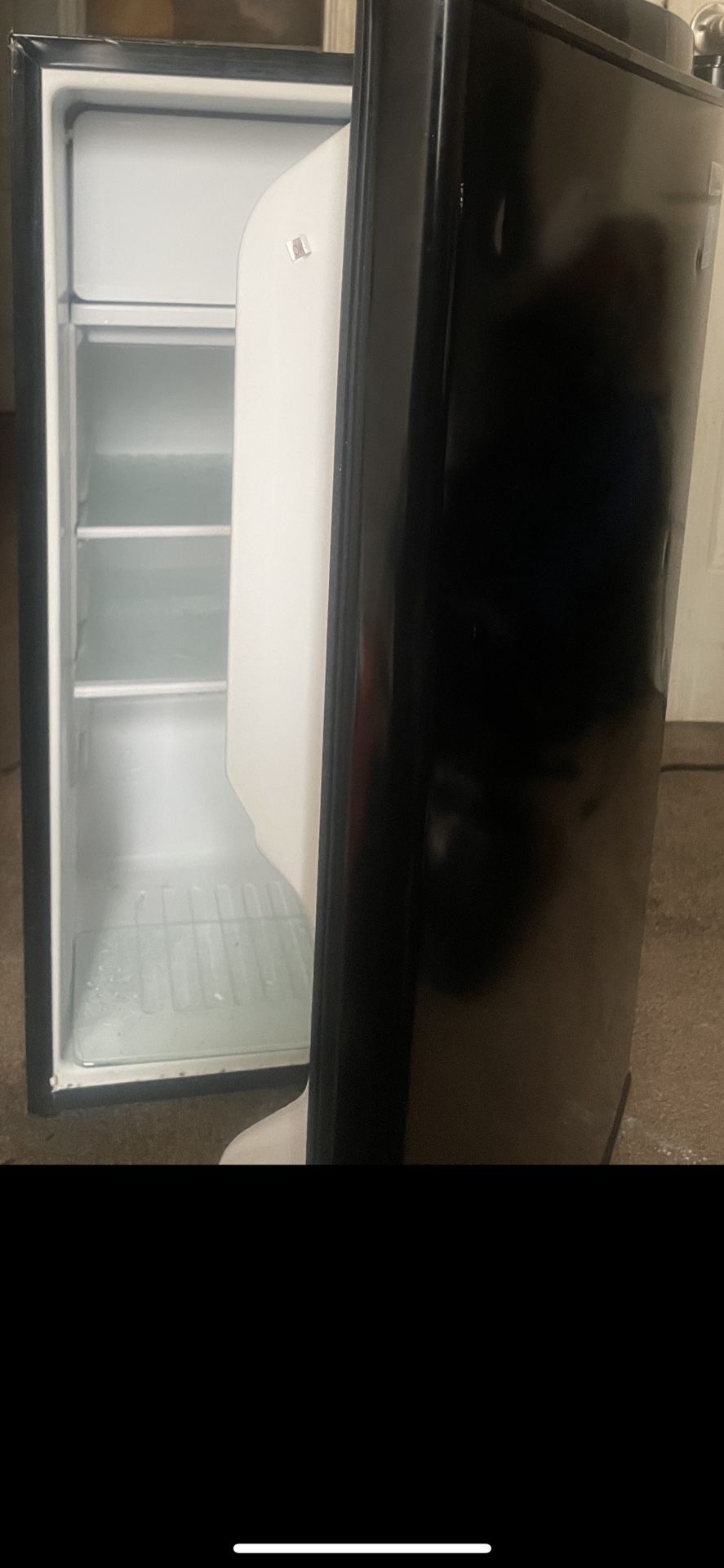 Magic Chef Mini Refrigerator