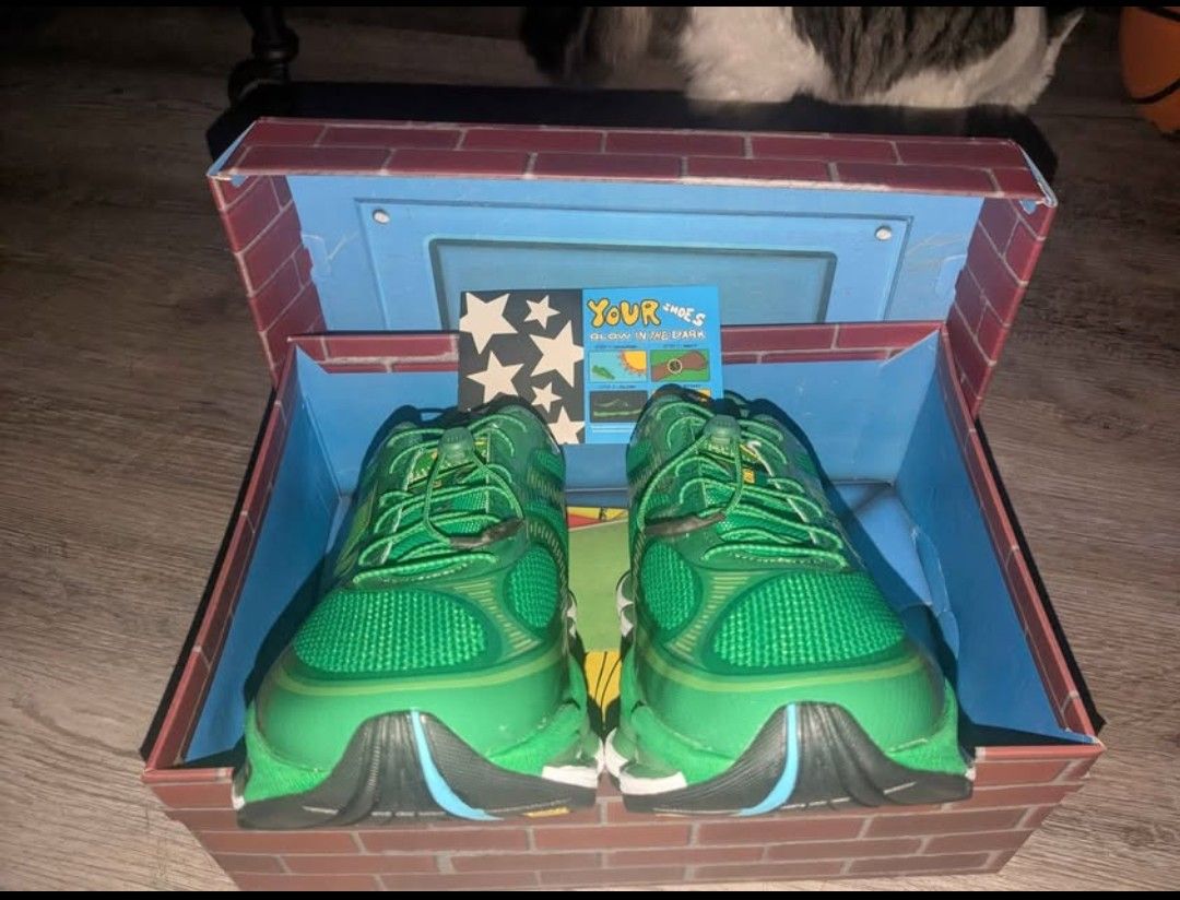 Amine X New Balance ABZORB 2000