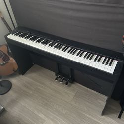 Yamaha P225 - with stand & 3 pedal