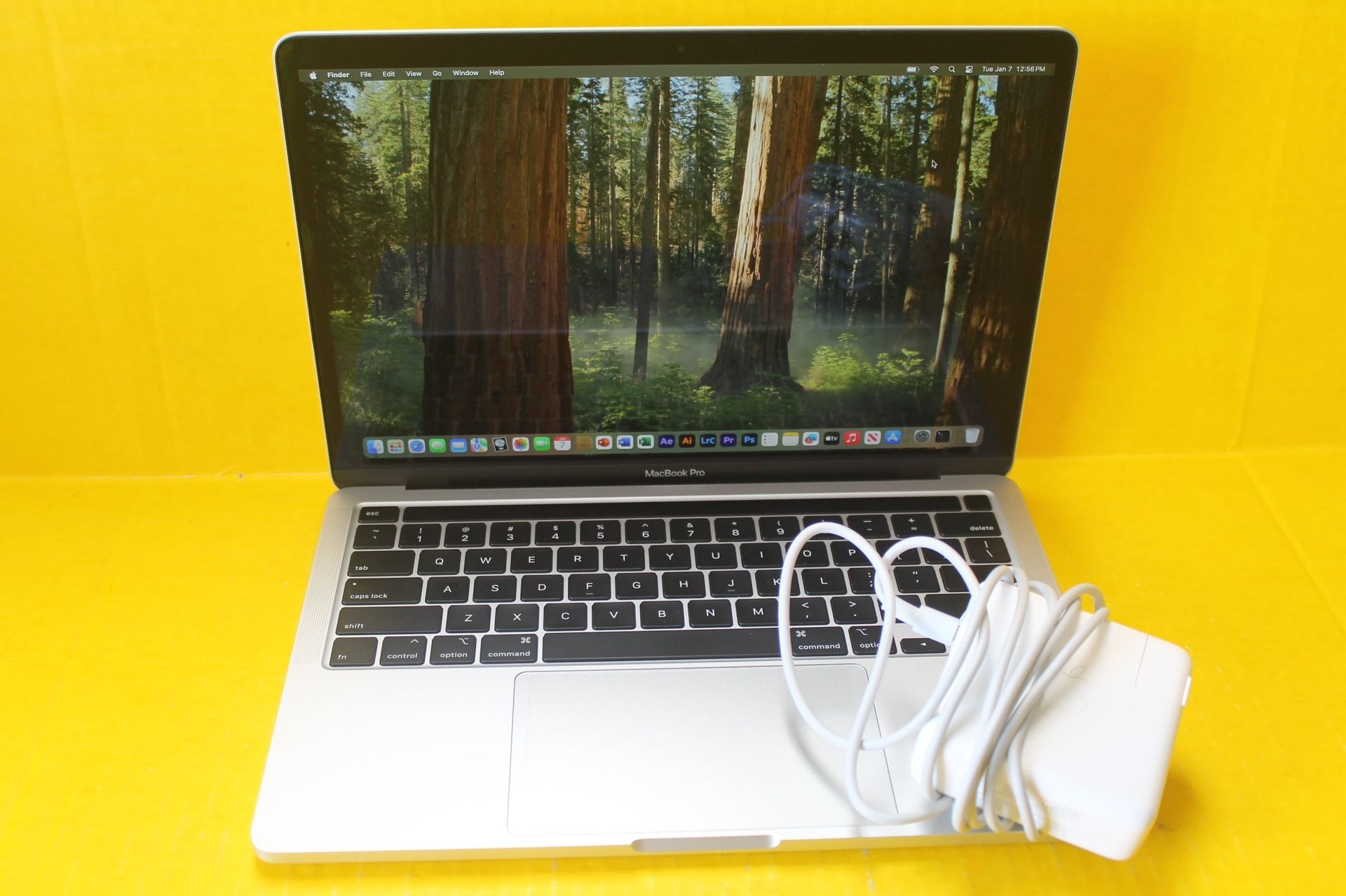 MacBook Pro 13" i5 1.4GHz 8GB Ram 256GB Flash storage B47