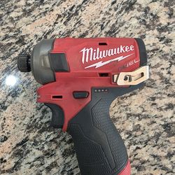Milwaukee m12 impact surge