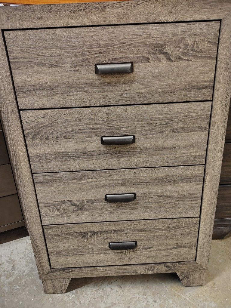4 Drawer Standing Chest