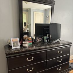 Dresser Set 