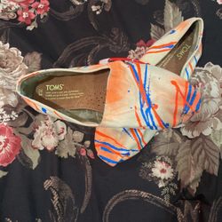 New TOMS Women, Size 8 without Box