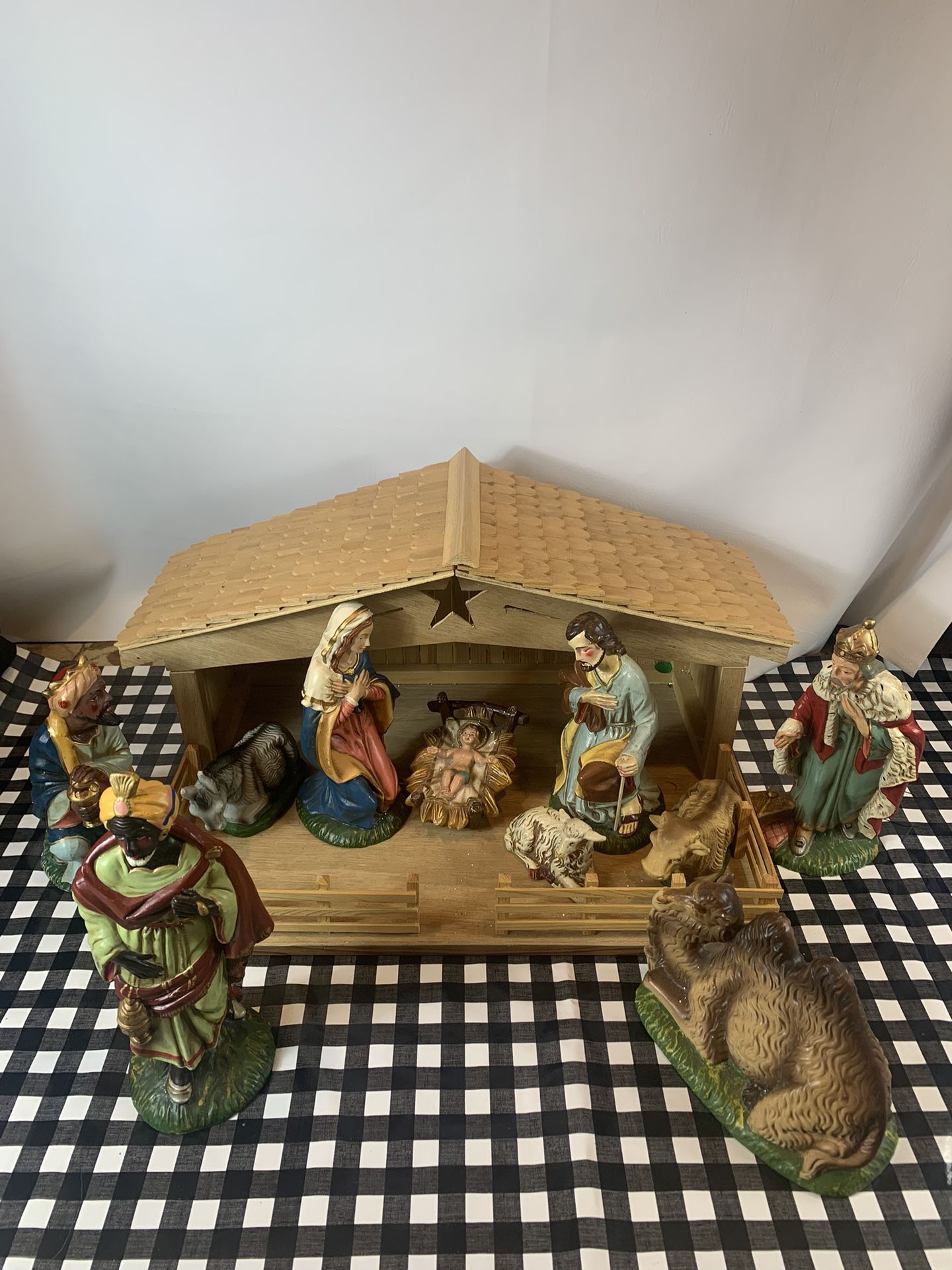 Nativity 10 Pc Set & Barn 