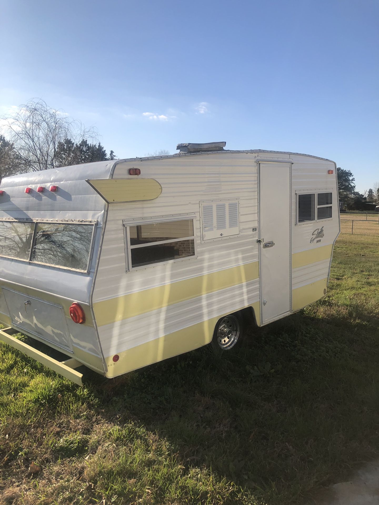 1972 Shasta loflyte camper rv