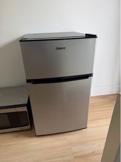 Mini fridge