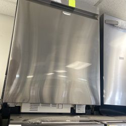 New Samsung Dishwasher 24” Inch Wide Smart/ Storm Wash/ Sanitizer 