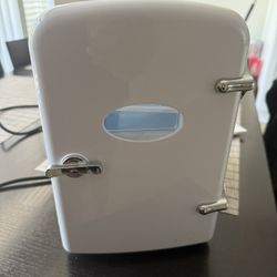 Mini Fridge 