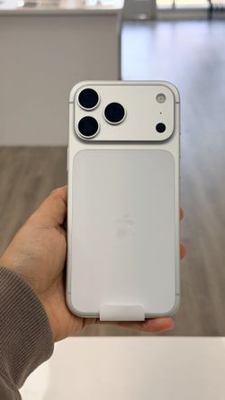 Apple - iPhone 17 Pro Max 6.9" (Unlocked) (Premium Pre-owned) / 1TB / Silver - 6 Month Warranty