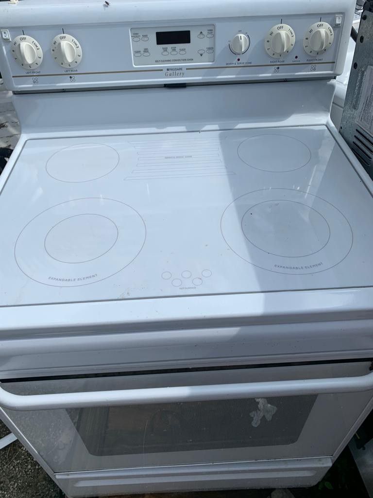 White Set! Side By Side And Glass Top Stove! 