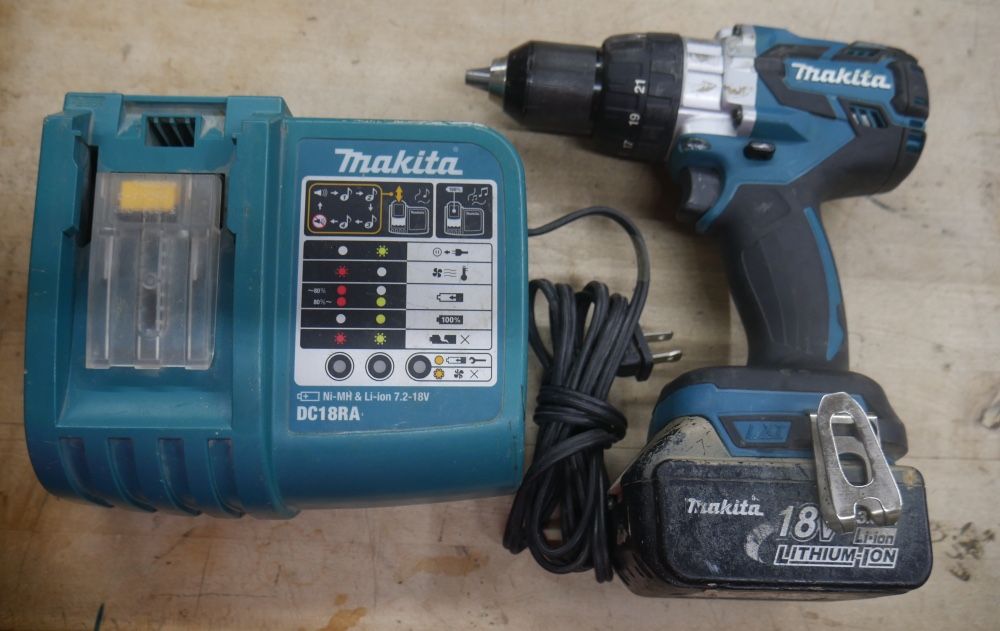 MAKITA xph07 drill battery and charger kit 883676-5