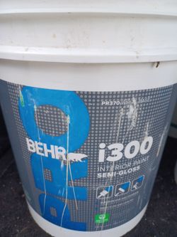 5 gallons Interior Semigloss Gray Paint