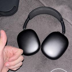 AirPod max with Apple care till December 2026