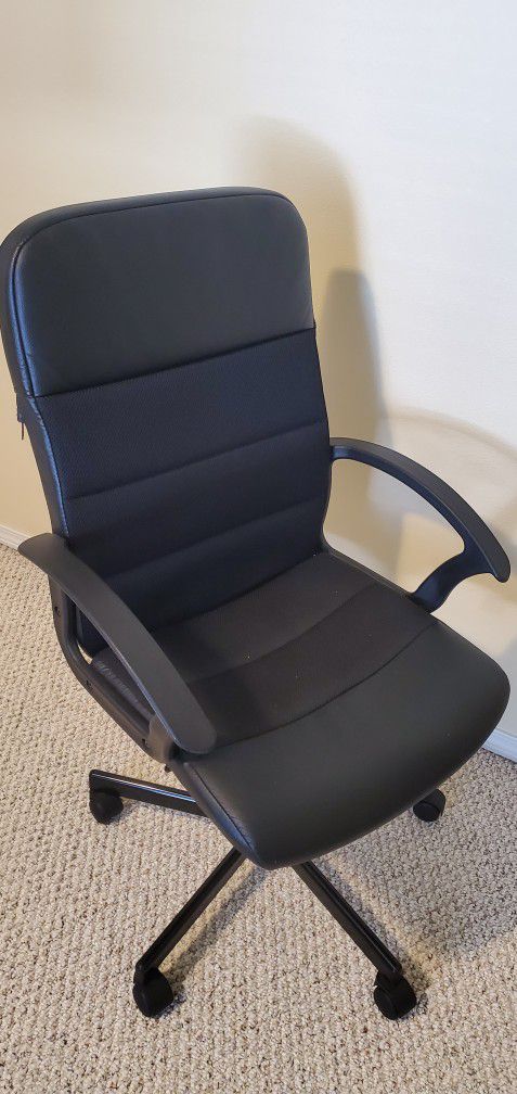 Office Desk Chair, Gaming Chair....EXCELLENT CONDITION