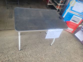 Grooming table