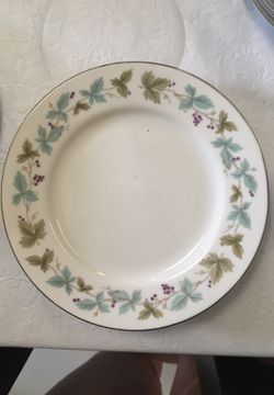 6 inch plates (3)