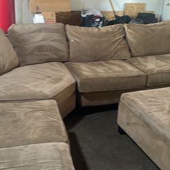 Free Delivery Of 4piece Sectional With Storage Ottoman 