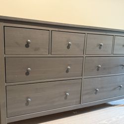 8-drawer Dresser