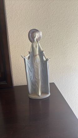 Lladro Figurine 