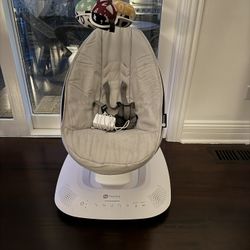 mamaRoo® multi-motion baby swing FOR SALE!!