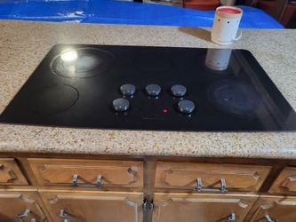 220 V Electric Stove Jenn Air 36"