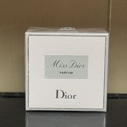MISS DIOR PARFUM,brand new,I’m negotiable 🚨🚨SUPER PRICE🚨🚨