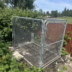 DOG KENNEL .    DELIVERY AVAILABLE 🚚