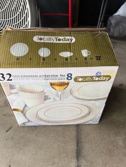 Totally Today 32-Piece Dinnerware Set Service for 8